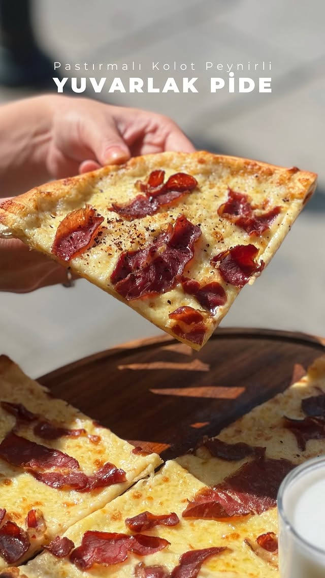 Sucuklu Kolot Peynirli Yuvarlak Pide