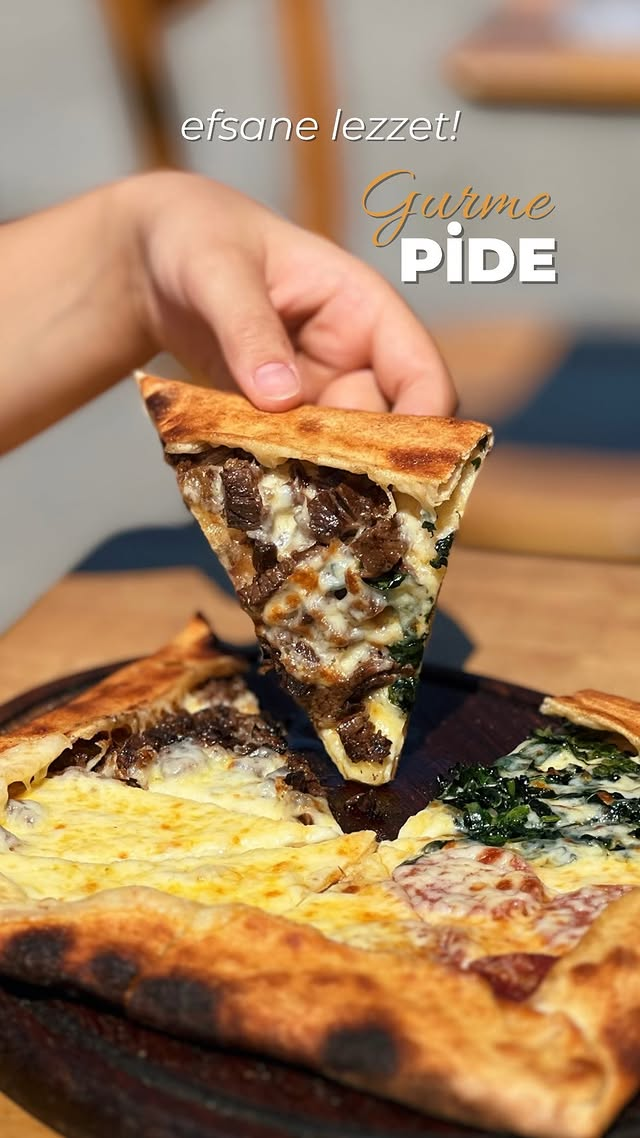 Gurme pideden sıcacık bir dilim