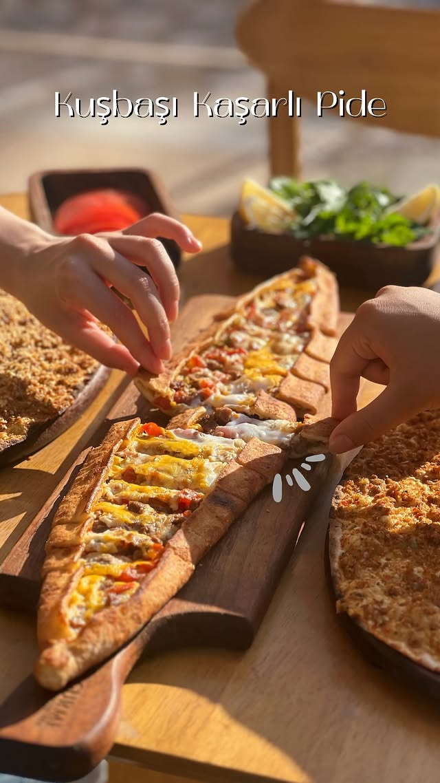 Haşhaşlı Kaşarlı Pide